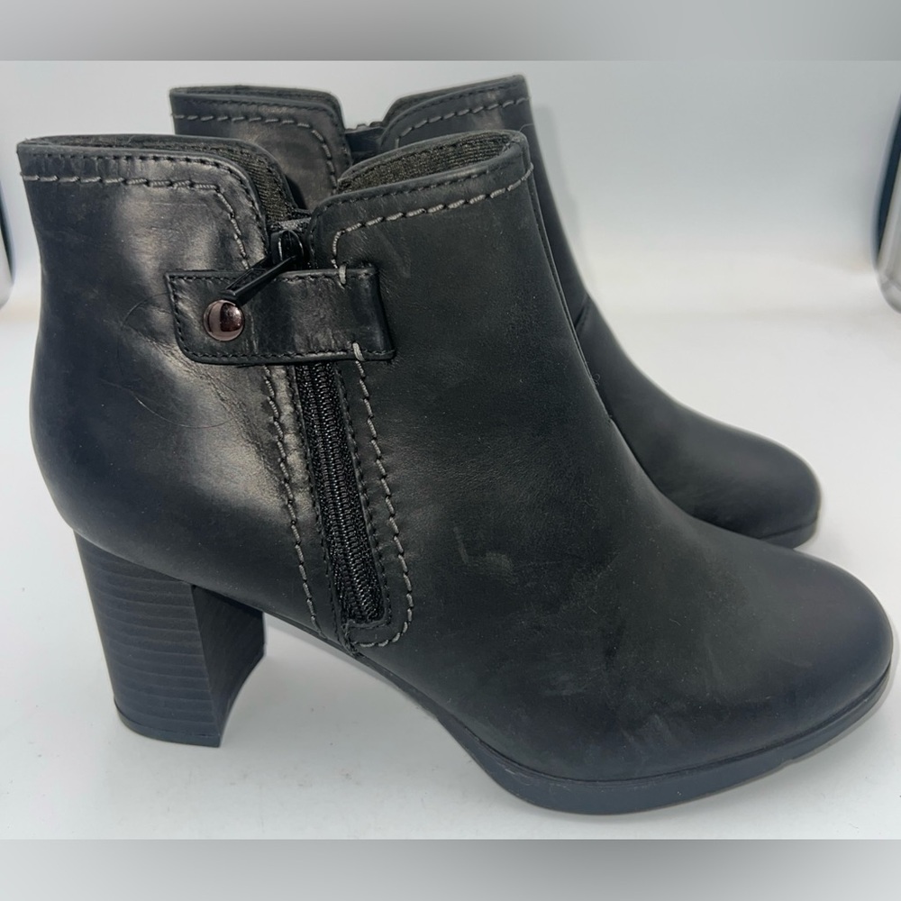 Clarks Bayla Glow Bootie Black Leather 3” Block Heel Boot Women’s Size 7 NEW